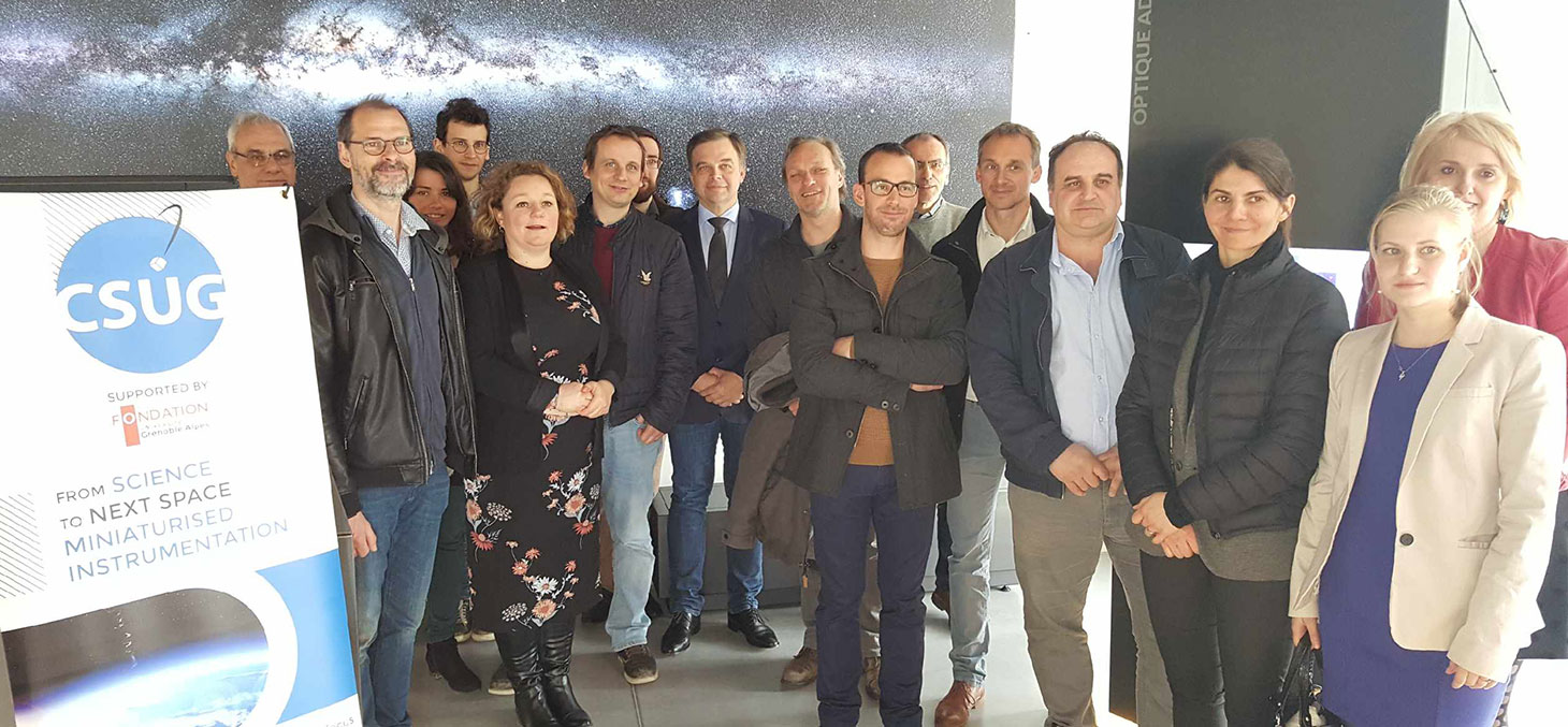 Photo de groupe avec l’entreprise NICOMATIC lors de la visite au CSUG le 3 avril 2018 © CSUG 